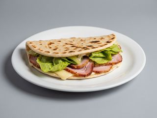Piadina Porchetta e formaggio, insalata