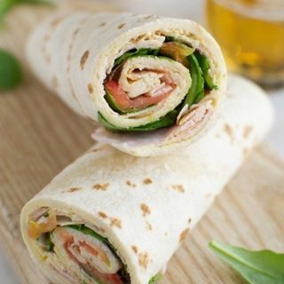 Piadina fesa di pollo e insalata 