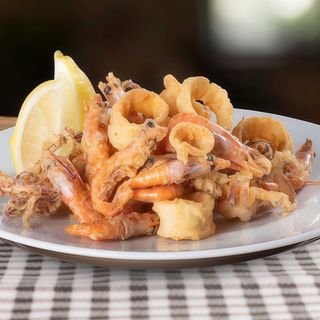 Frittura gamberi, calamari e calamarette