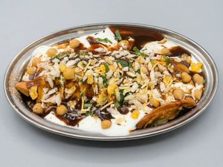 Samosa chana chat