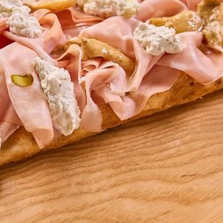 1/2 Mortadella, porcini e ricotta