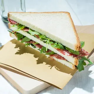 Tramezzino salame maionese e rucola