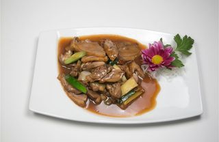 61 Manzo saltato con funghi e bambù