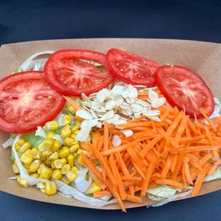 Insalata con burger di pollo