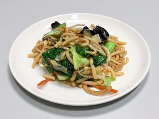 Udon saltati con verdure
