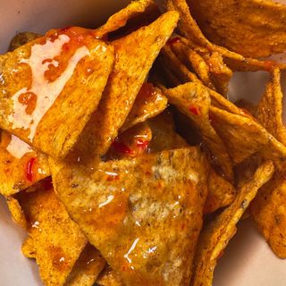 Nachos con salsa agrodolce