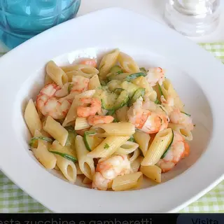 Pasta zucchinette e gamberetti