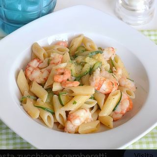 Pasta zucchinette e gamberetti 