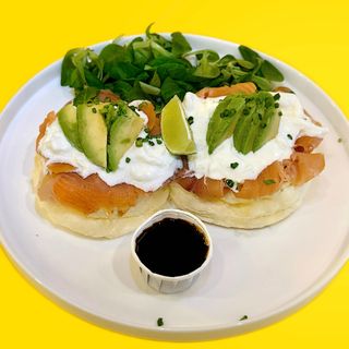 Soufflé Salmone Affumicato + Caffè o Bevanda a Scelta