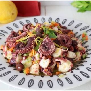 Polpo,patate e cruditè di verdure alla julienn