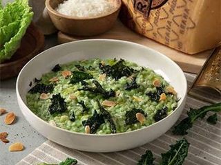 Risotto cremoso di verza, zafferano e croccante di cavolo nero