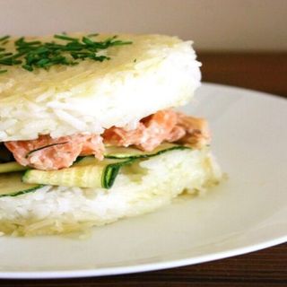 Burger di riso croccante, zucchine, pomodori secchi