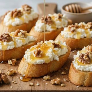 Crostini con crema di ricotta di Fiuggi,miele di torre cajetani e noci