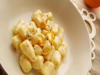 Gnocchi  con finocchi brasati, zest di arancia e ricotta salata