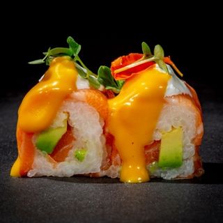 Fresh premium salmon roll 4 pezzi