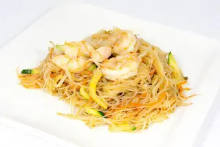 29. Spaghetti di riso con gamberetti