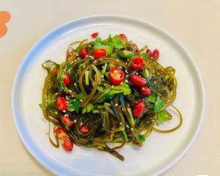 12.Alghe nere piccanti all'aglio