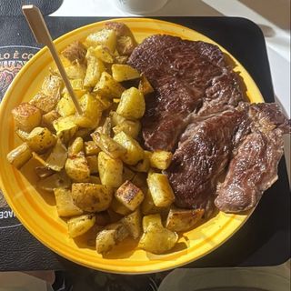 Bistecca chuck roll al piatto con contorno a scelta