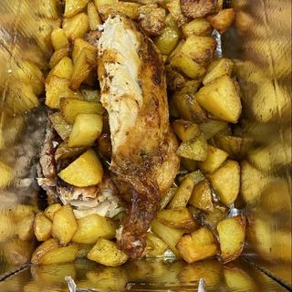 Mezzo pollo con patate forno