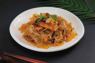 153.tagliatelle di riso con carne