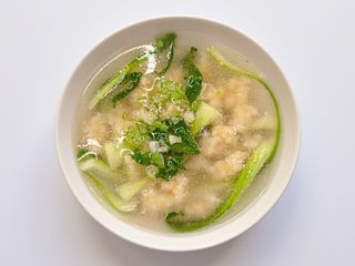 134. Zuppa con polpette di gamberi