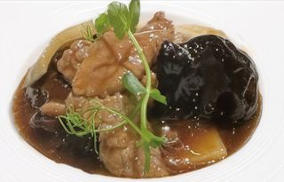 287Vitello bambù e funghi