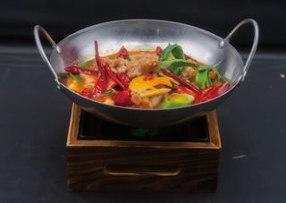 291Vitello piccante in tegame su fuoco