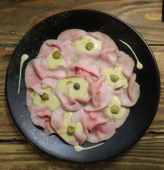 Carpaccio di scottona con olio e senape dijon