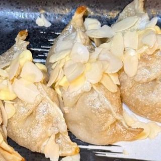 GYOZA FRITTO MANDORLE
