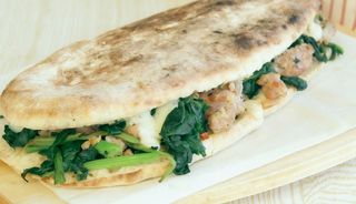 Panuozzo con salsiccia