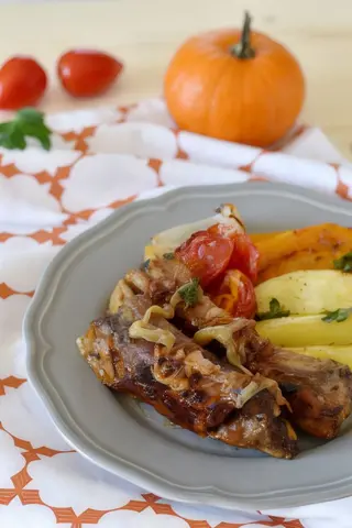 Costine di maiale al forno con contorno