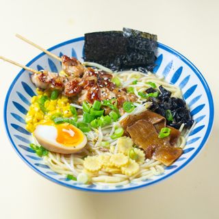 Ramen con spiedini di pollo 鸡串拉面