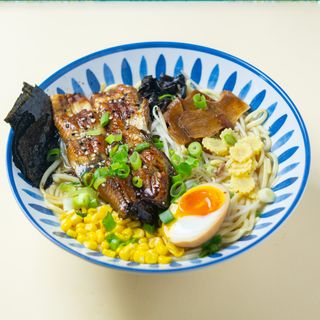 Ramen con anguilla grigliata (unagi) 烤鳗鱼拉面