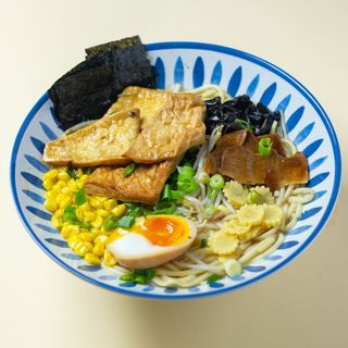 Ramen vegano con tofu 豆腐拉面