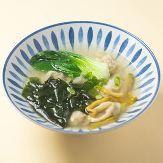 Zuppa con wonton 馄饨汤