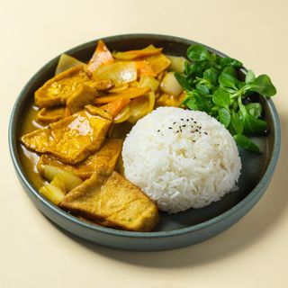Riso con tofu al curry vegano 豆腐咖喱盖饭