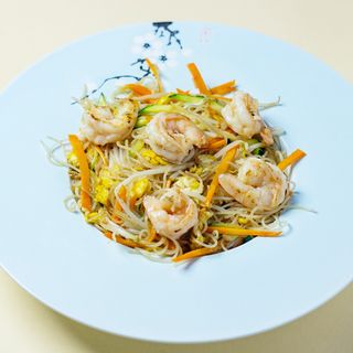 Spaghetti di riso saltati con gamberi 虾仁炒粉干