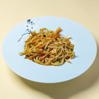 Udon con verdure saltate 炒素菜乌冬面
