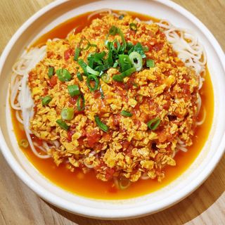 Noodles con pomodoro e uova 番茄鸡蛋拌面