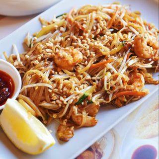 tagliatelli di riso saltati con gamberi alla thailandese (Pad Thai）泰式河粉