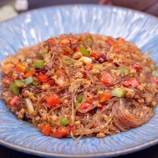 Spaghetti di soia con salsa piccante e carne macinato肉末粉丝