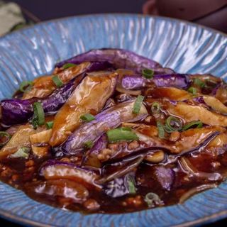 Melanzane brasato con maiale macinato红烧茄子