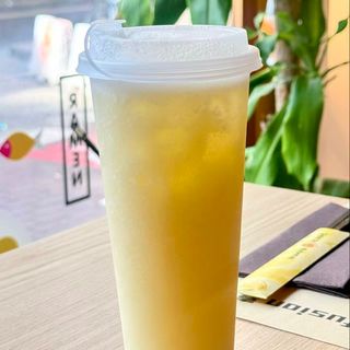 Succo di Mango e Pera con bibita gassata芒果雪梨汁汽泡