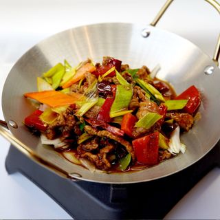Scodella di fuoco con manzo piccante干锅牛肉