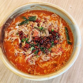Fettine di manzo al brodo di pomodoro agro piccante金汤肥牛