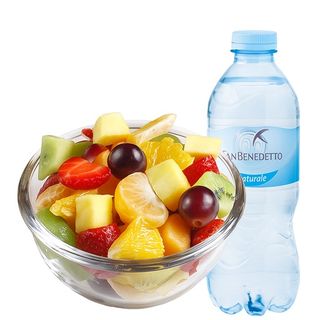 Menù con frutta e bibita