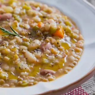 Zuppa di farro e legumi