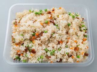 Riso saltati con salsiccia cinese 腊肠饭