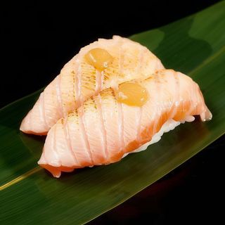Nigiri salmone yuzu 2  pezzi