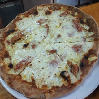 Quattro formaggi con mortadella